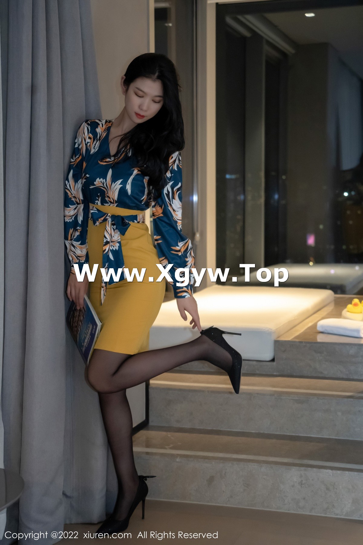 xgyw.top_XiuRen第4880期_模特李雅柔蓝色图案上衣配黄短裙露性感内衣超薄黑丝诱惑写真51P