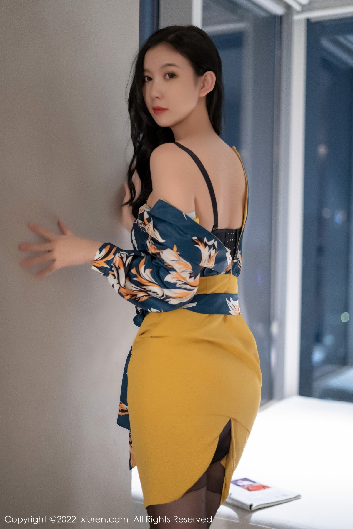 xgyw.top_XiuRen第4880期_模特李雅柔蓝色图案上衣配黄短裙露性感内衣超薄黑丝诱惑写真51P