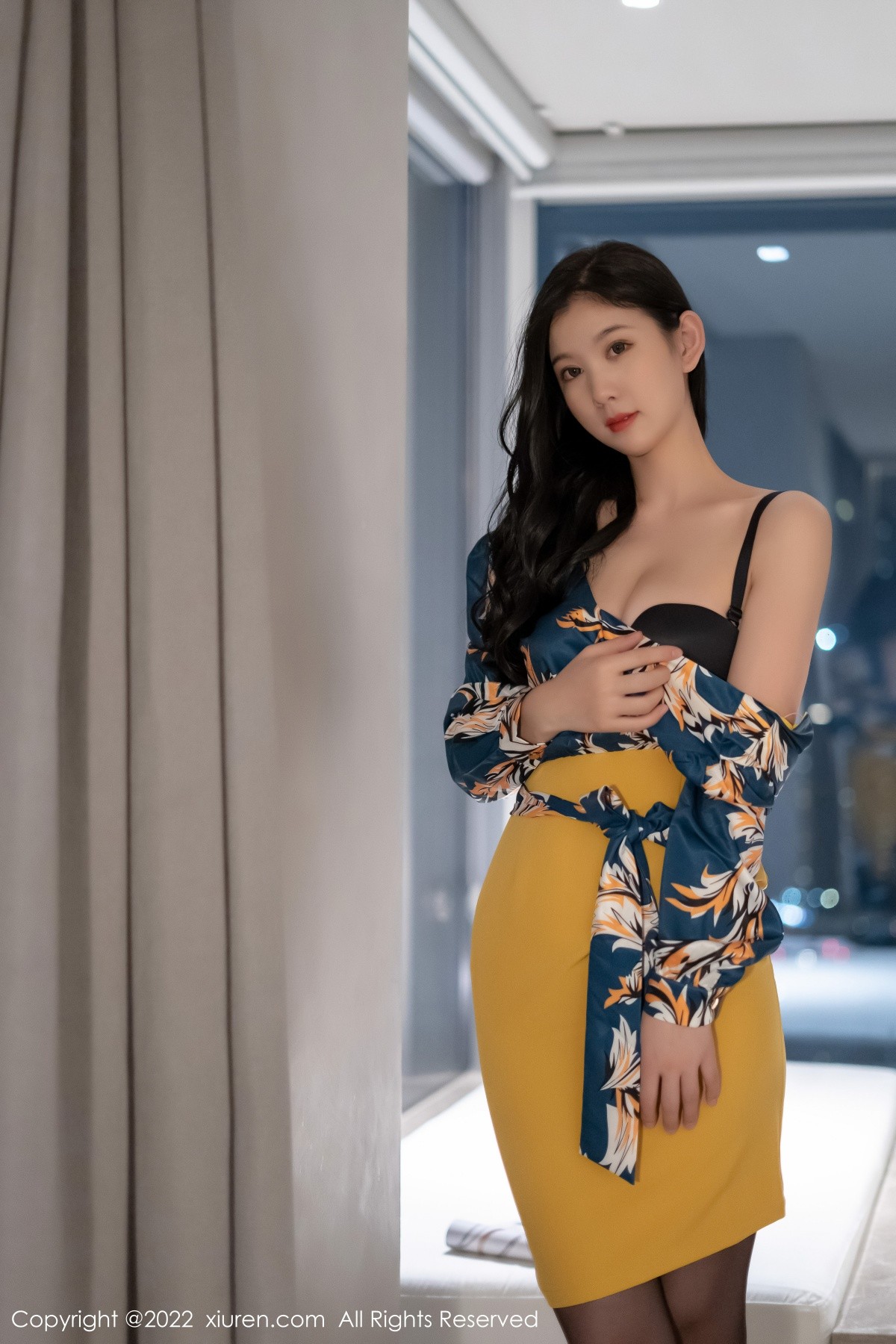 xgyw.top_XiuRen第4880期_模特李雅柔蓝色图案上衣配黄短裙露性感内衣超薄黑丝诱惑写真51P