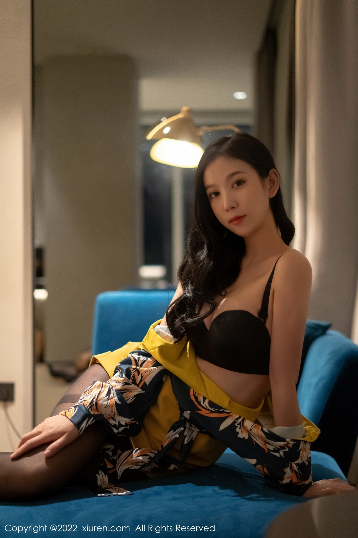 xgyw.top_XiuRen第4880期_模特李雅柔蓝色图案上衣配黄短裙露性感内衣超薄黑丝诱惑写真51P