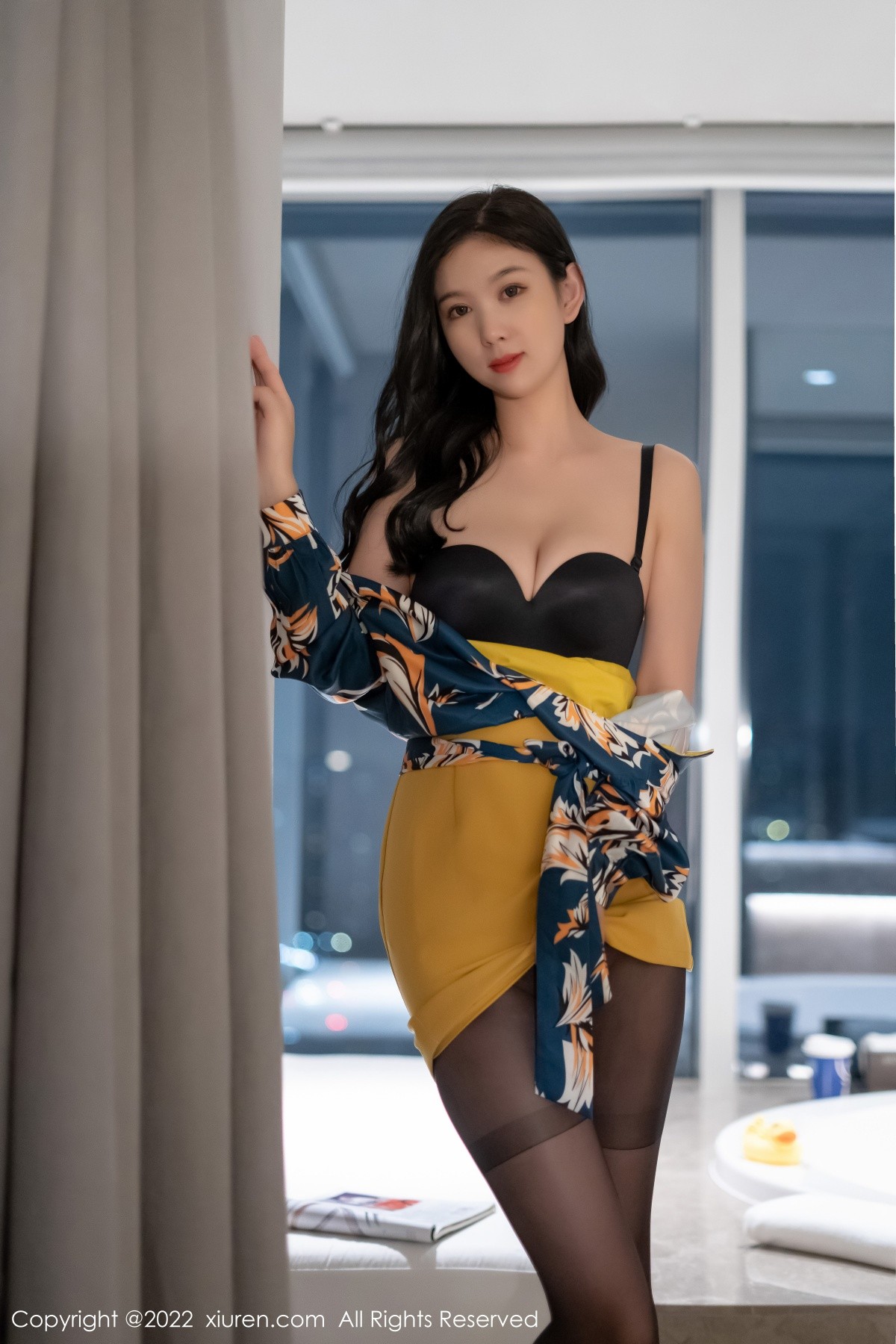 xgyw.top_XiuRen第4880期_模特李雅柔蓝色图案上衣配黄短裙露性感内衣超薄黑丝诱惑写真51P