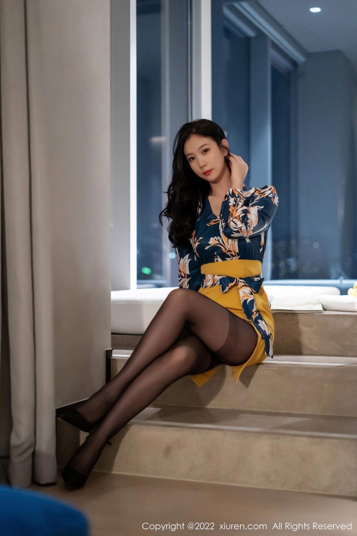 xgyw.top_XiuRen第4880期_模特李雅柔蓝色图案上衣配黄短裙露性感内衣超薄黑丝诱惑写真51P