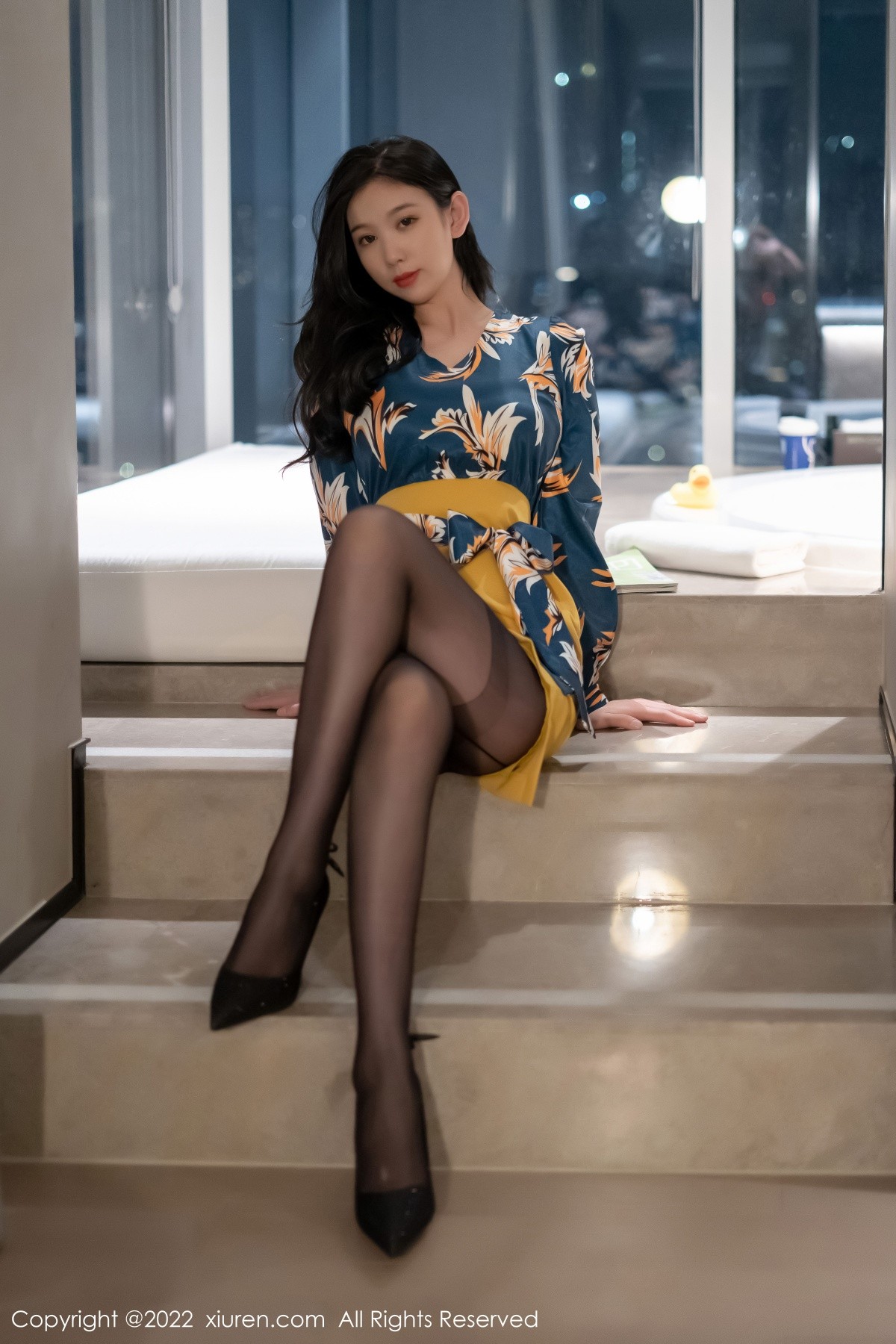 xgyw.top_XiuRen第4880期_模特李雅柔蓝色图案上衣配黄短裙露性感内衣超薄黑丝诱惑写真51P
