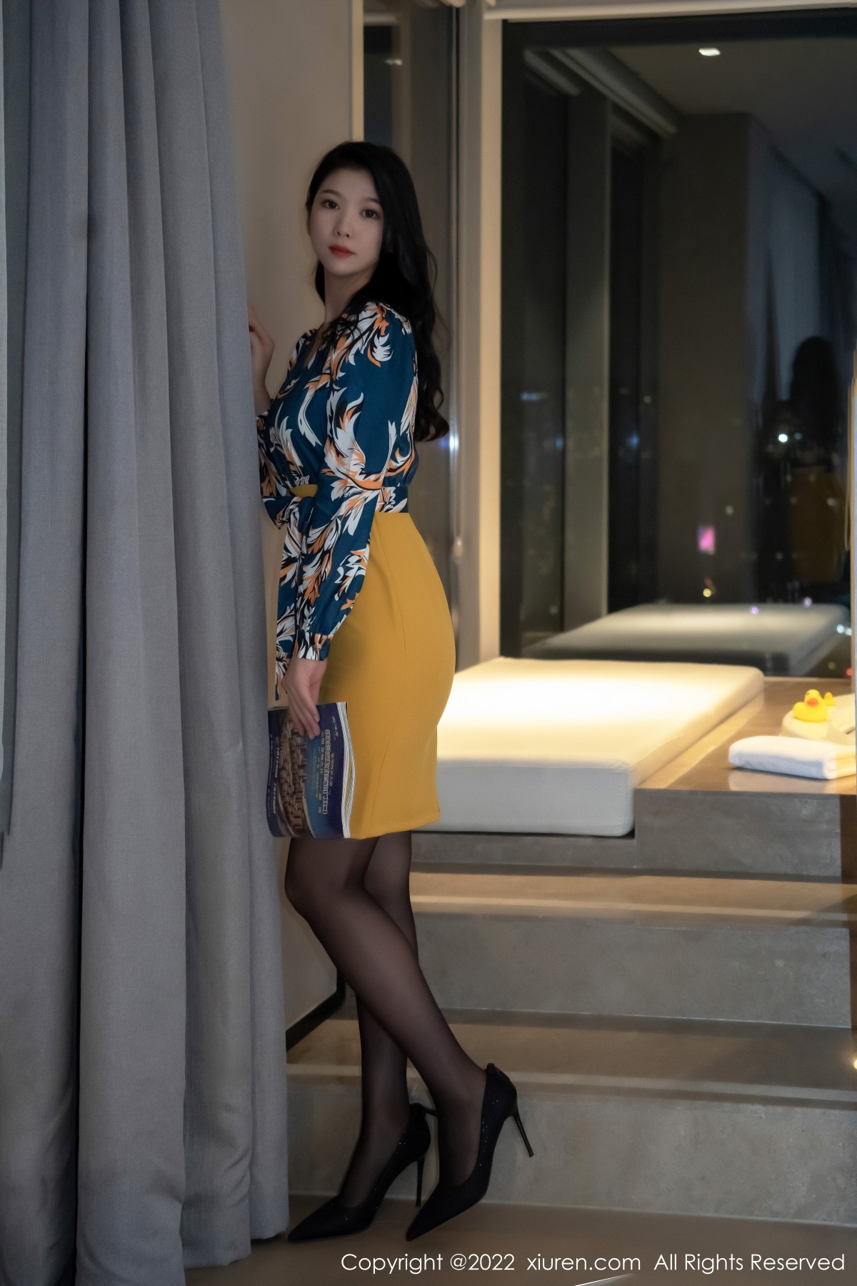 xgyw.top_XiuRen第4880期_模特李雅柔蓝色图案上衣配黄短裙露性感内衣超薄黑丝诱惑写真51P