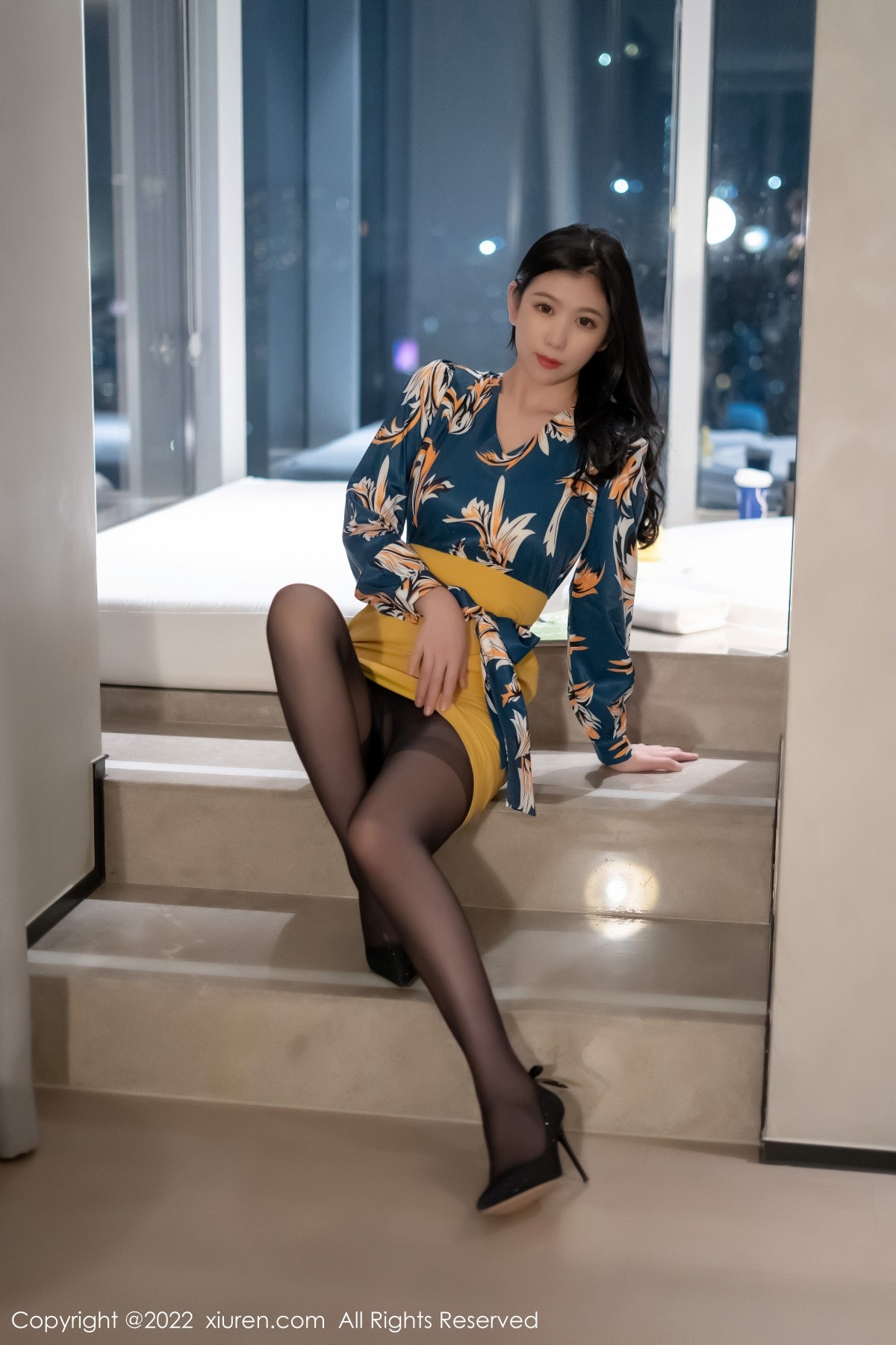 xgyw.top_XiuRen第4880期_模特李雅柔蓝色图案上衣配黄短裙露性感内衣超薄黑丝诱惑写真51P