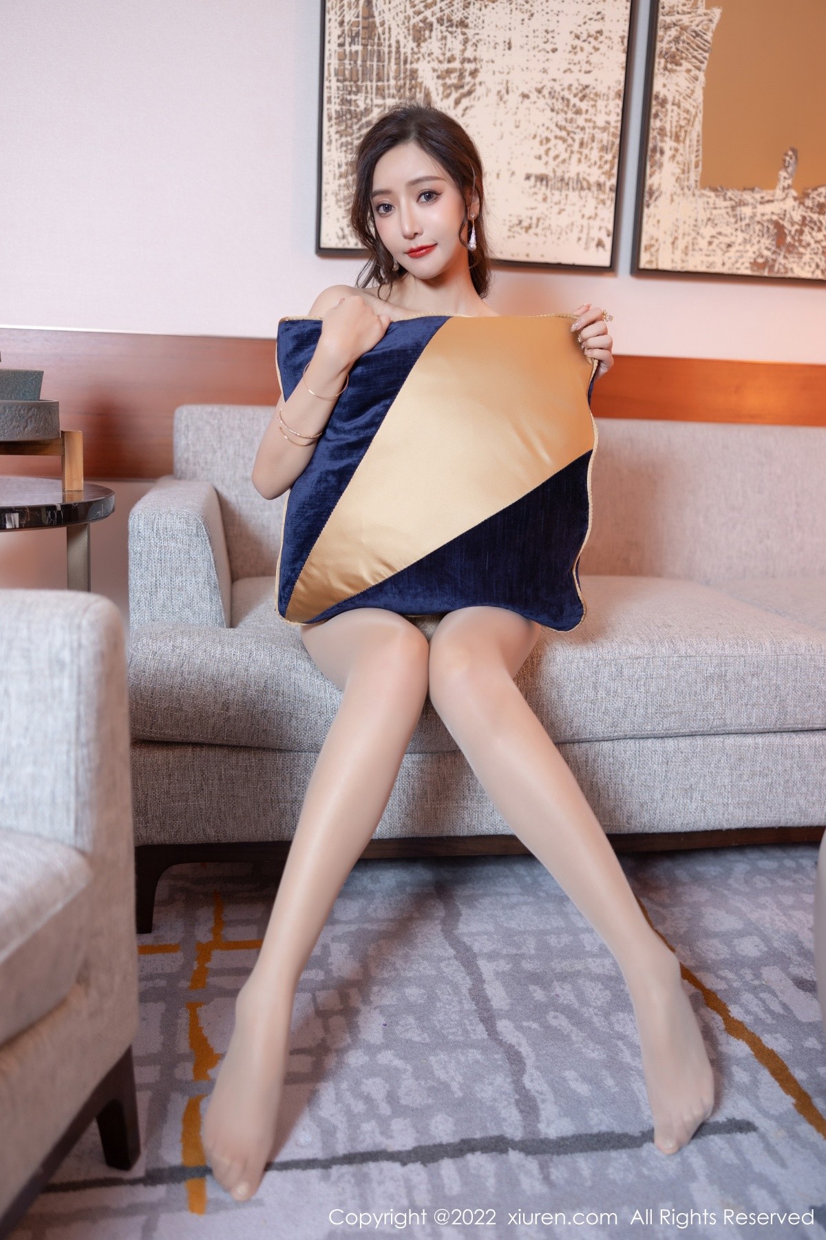 xgyw.top_XiuRen第4883期_女神王馨瑶yanni性感闪亮连衣裙配超薄肉丝秀完美身材诱惑写真62P