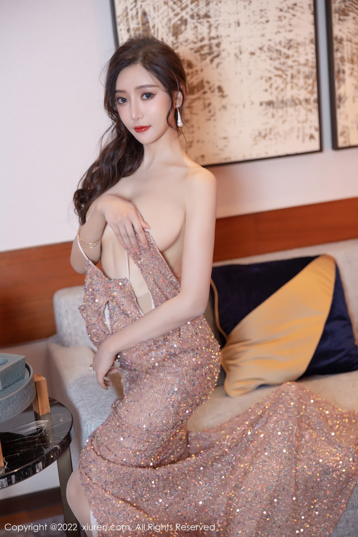 xgyw.top_XiuRen第4883期_女神王馨瑶yanni性感闪亮连衣裙配超薄肉丝秀完美身材诱惑写真62P