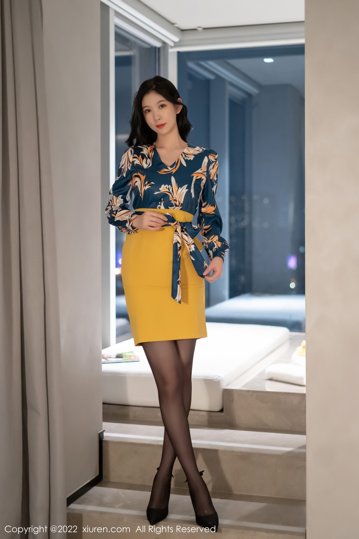 xgyw.top_XiuRen第4880期_模特李雅柔蓝色图案上衣配黄短裙露性感内衣超薄黑丝诱惑写真51P
