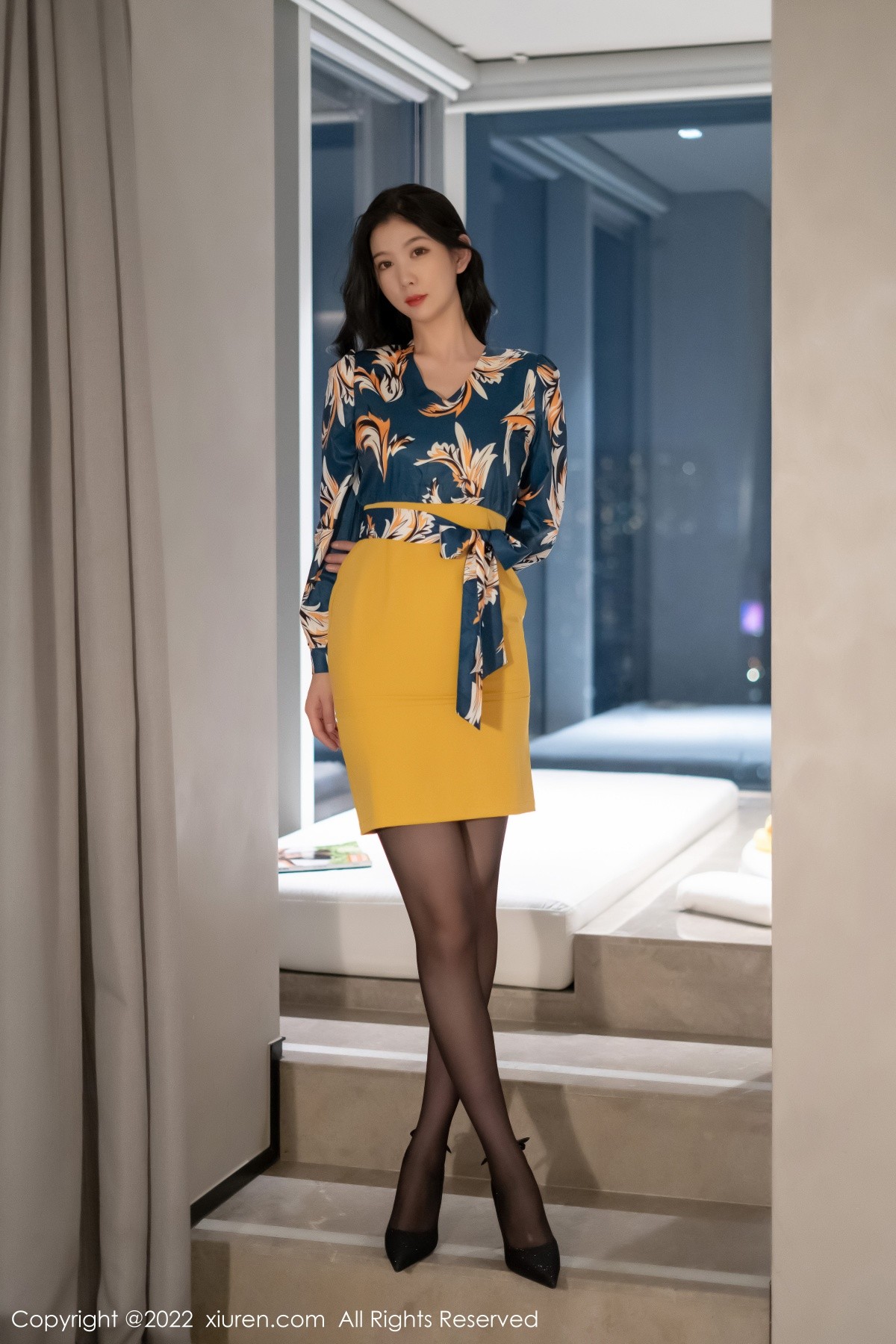 xgyw.top_XiuRen第4880期_模特李雅柔蓝色图案上衣配黄短裙露性感内衣超薄黑丝诱惑写真51P