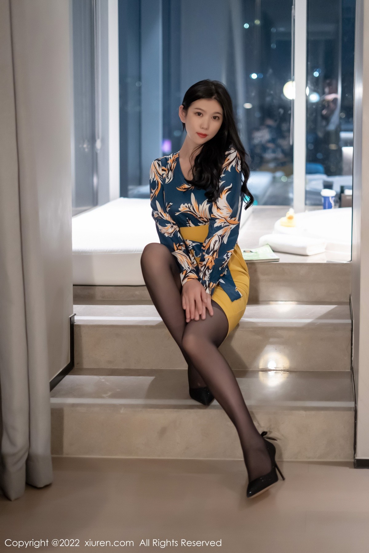 xgyw.top_XiuRen第4880期_模特李雅柔蓝色图案上衣配黄短裙露性感内衣超薄黑丝诱惑写真51P