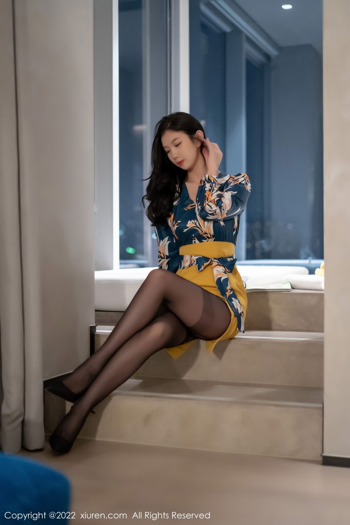 xgyw.top_XiuRen第4880期_模特李雅柔蓝色图案上衣配黄短裙露性感内衣超薄黑丝诱惑写真51P