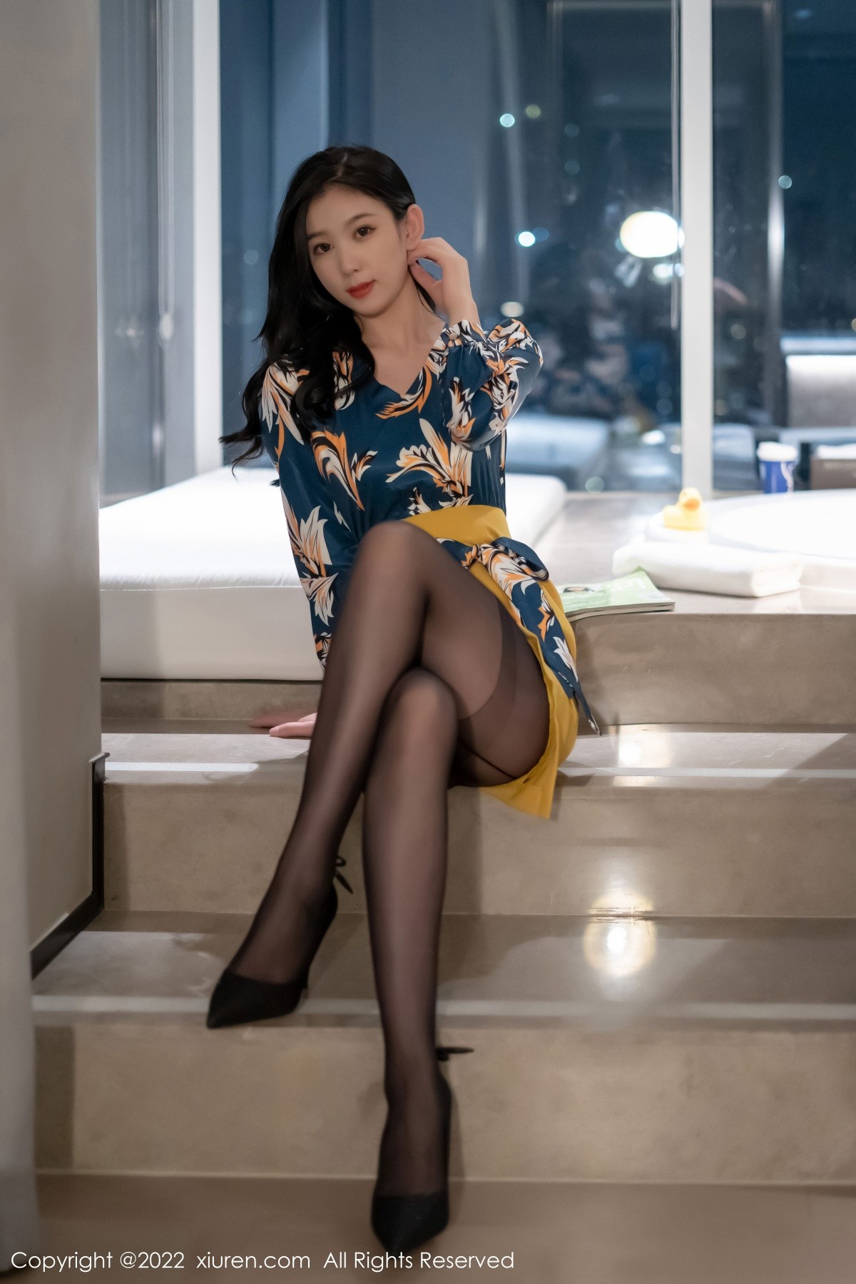 xgyw.top_XiuRen第4880期_模特李雅柔蓝色图案上衣配黄短裙露性感内衣超薄黑丝诱惑写真51P
