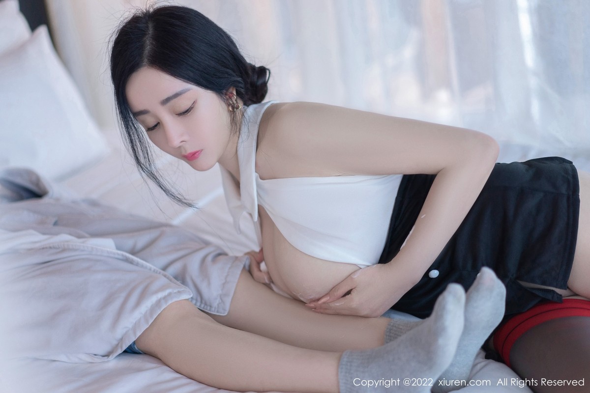 xgyw.top_XiuRen第4891期_模特允爾按摩技师装扮白色上衣配黑色短裙秀丰满身材诱惑写真58P