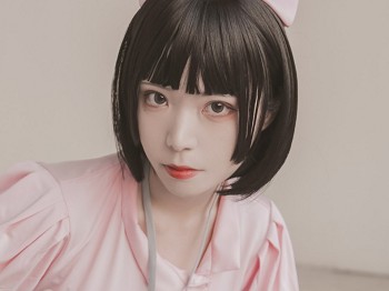微博小小妹妹Fushii_海堂护士主题私人性感粉色护士装配白丝袜秀完美身材骚扰写真40P