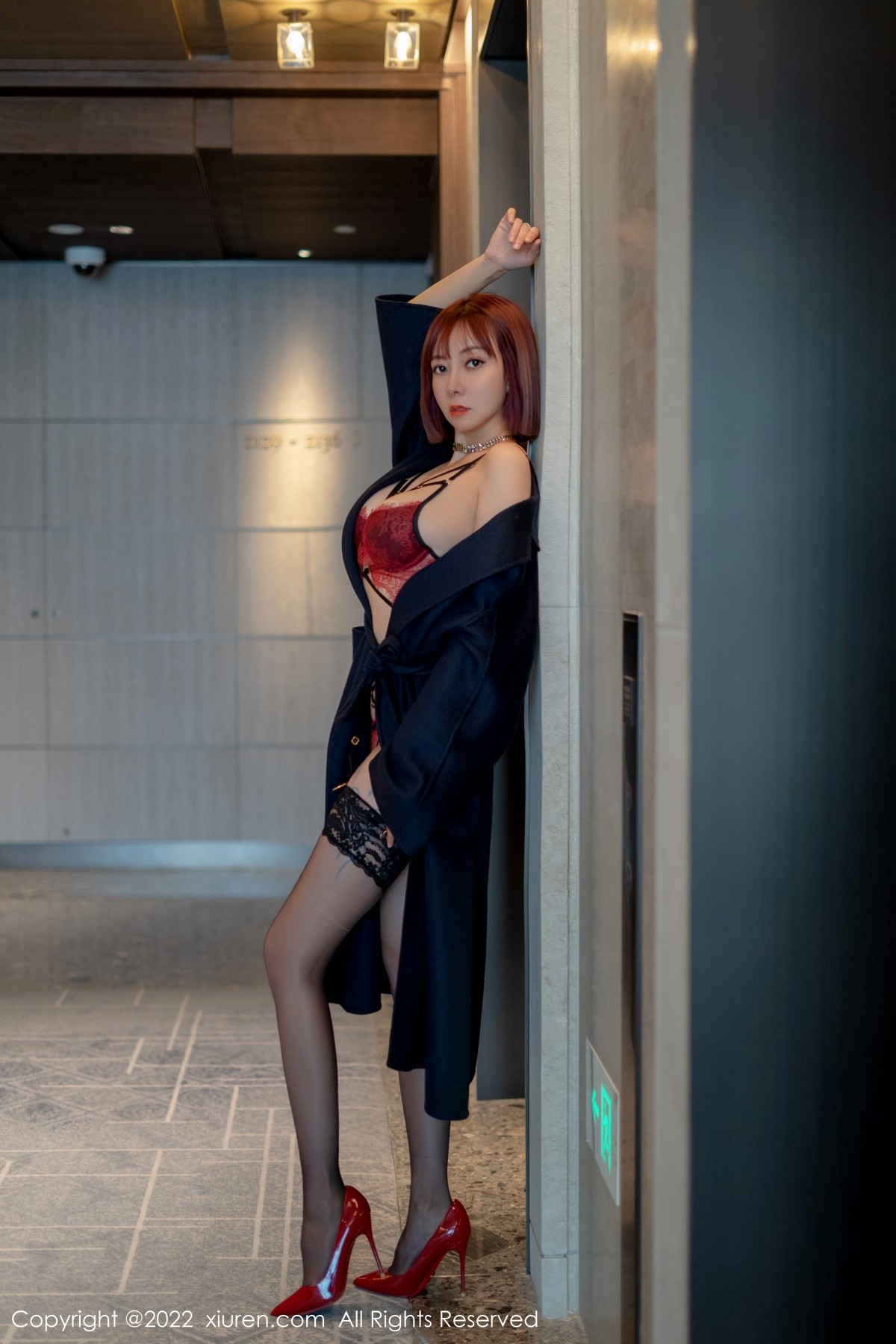 xgyw.top_XiuRen第4886期_御姐果儿Victoria西双版纳旅拍半脱露蕾丝内衣黑丝吊袜诱惑写真53P