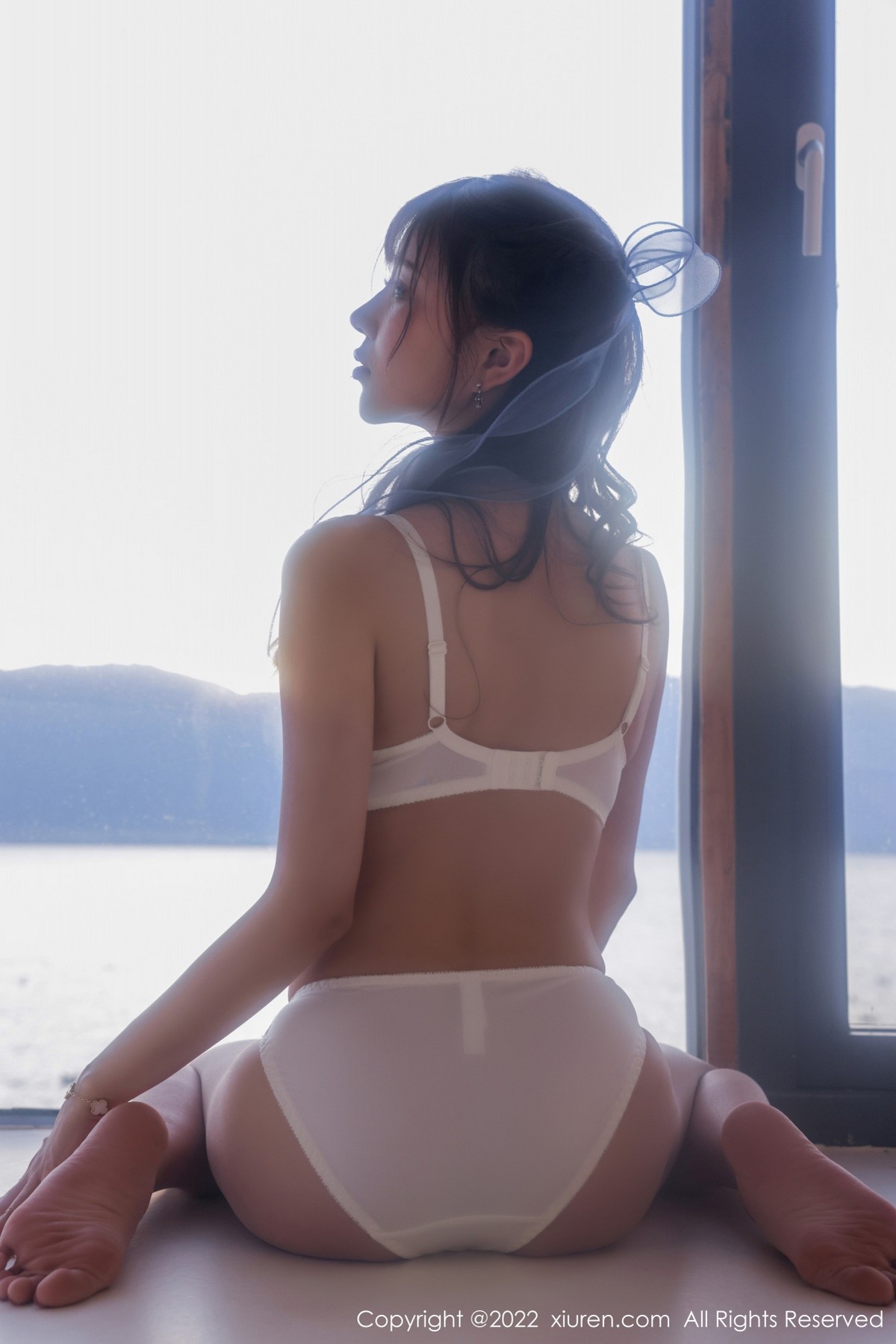 xgyw.top_XiuRen第4888期_模特tina_甜仔大理旅拍户外蓝色服饰配白长裙秀凹凸身材诱惑写真45P