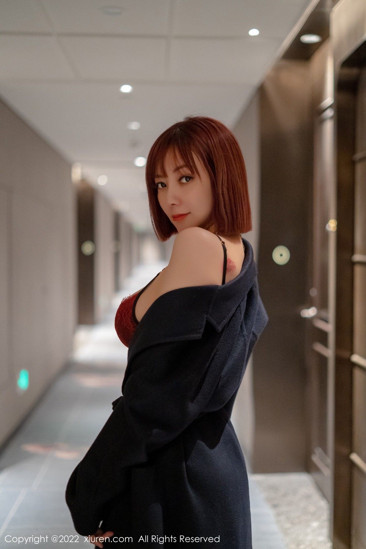 xgyw.top_XiuRen第4886期_御姐果儿Victoria西双版纳旅拍半脱露蕾丝内衣黑丝吊袜诱惑写真53P