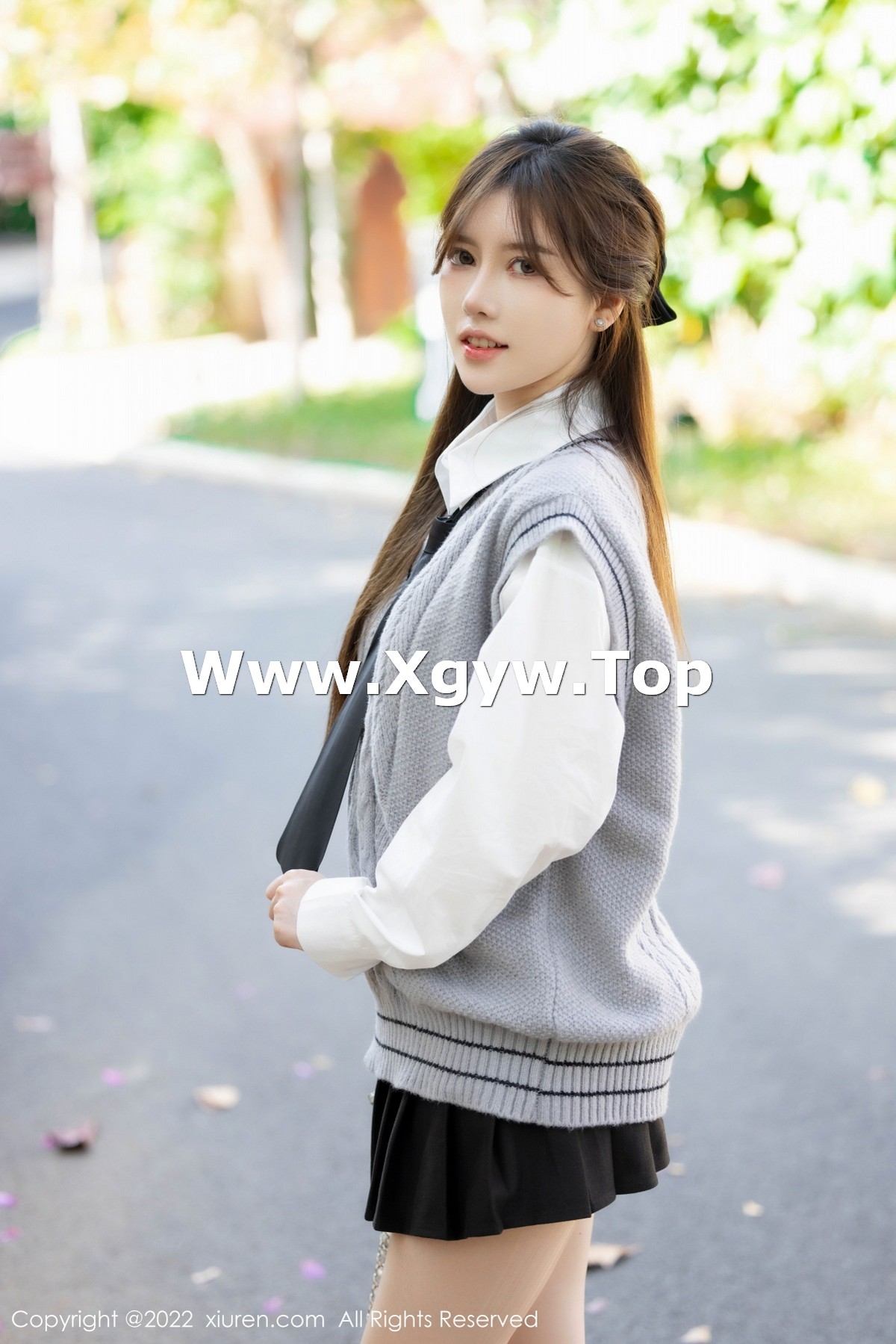 xgyw.top_XiuRen第4896期_模特美桃酱珠三角旅拍户外文艺青年装扮私房蕾丝内衣诱惑写真52P