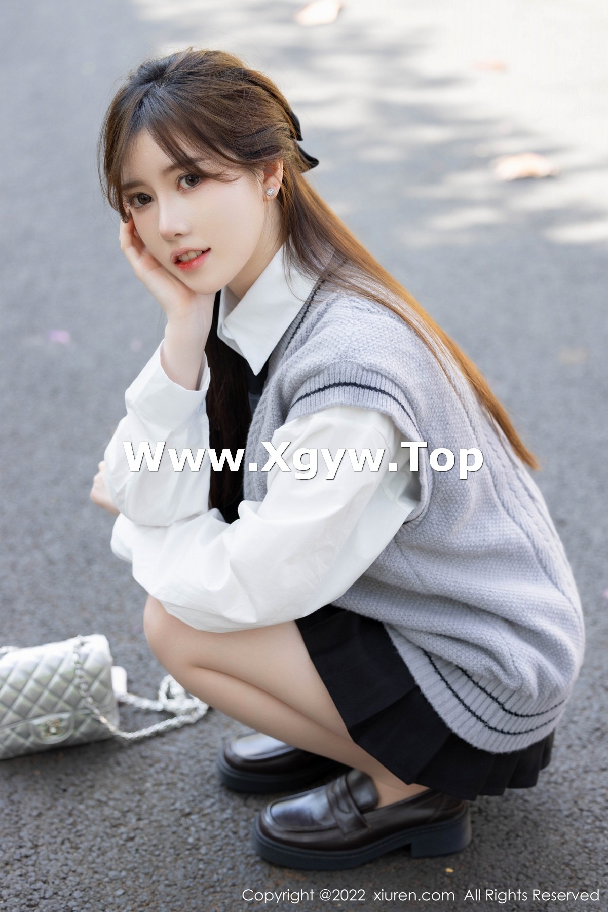 xgyw.top_XiuRen第4896期_模特美桃酱珠三角旅拍户外文艺青年装扮私房蕾丝内衣诱惑写真52P