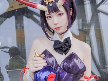 微博小小妹妹Fushii_海堂酒吞兔女郎主题高叉贴身衣配黑色丝袜网袜秀完美身材骚扰写真31P