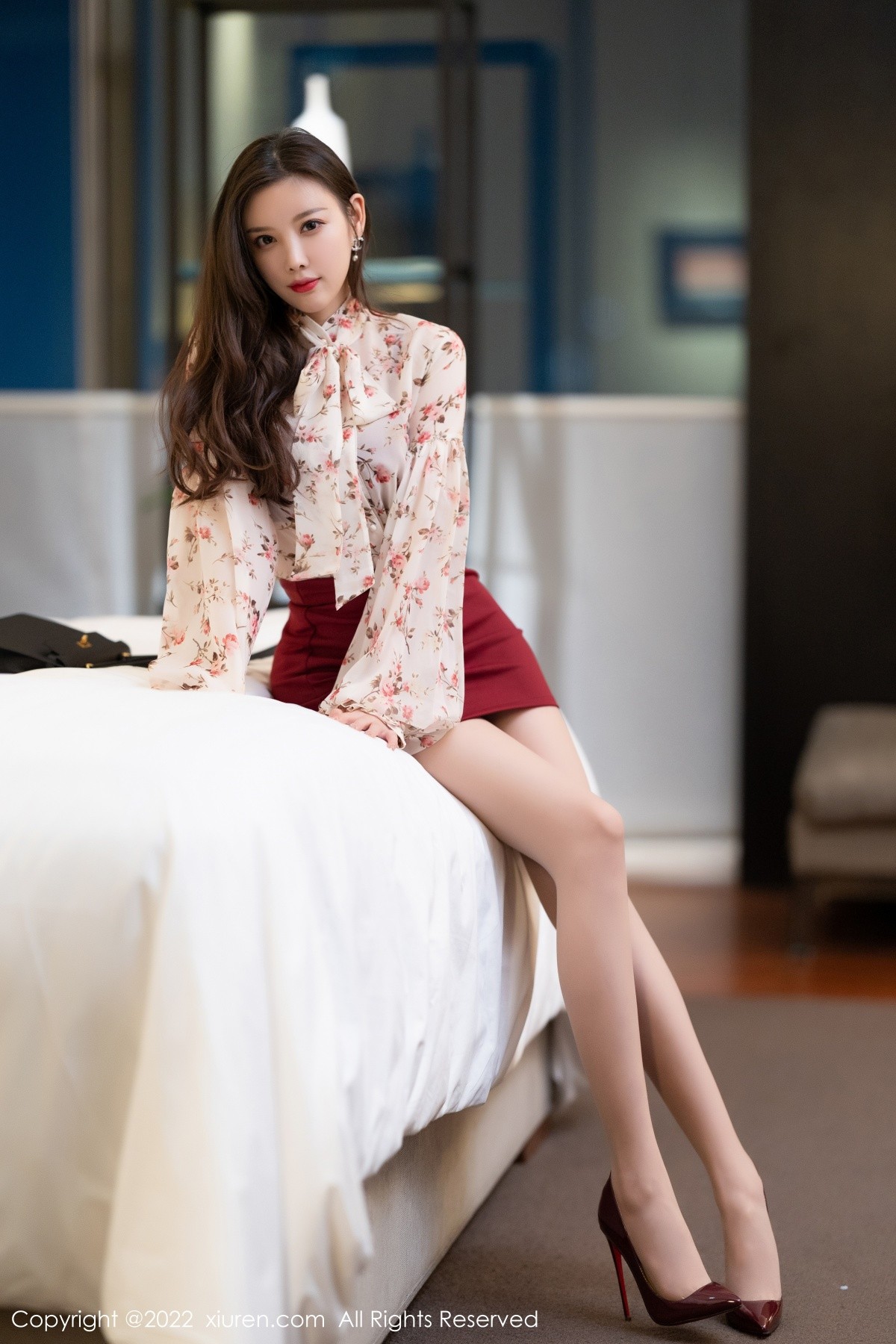 xgyw.top_XiuRen第4892期_女神杨晨晨Yome半脱露性感红色内衣配原色丝袜完美诱惑写真76P