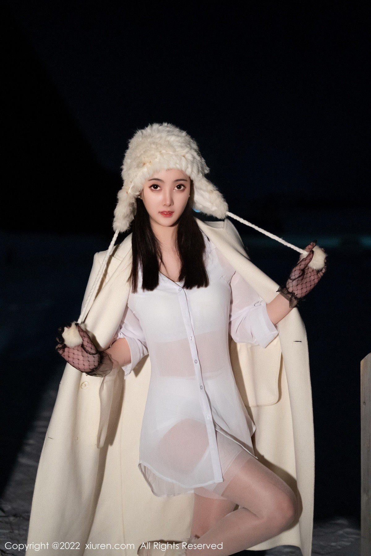 xgyw.top_XiuRen第4906期_模特Summer宝宝脱白色毛衣露性感白色内衣吊带白丝诱惑写真40P
