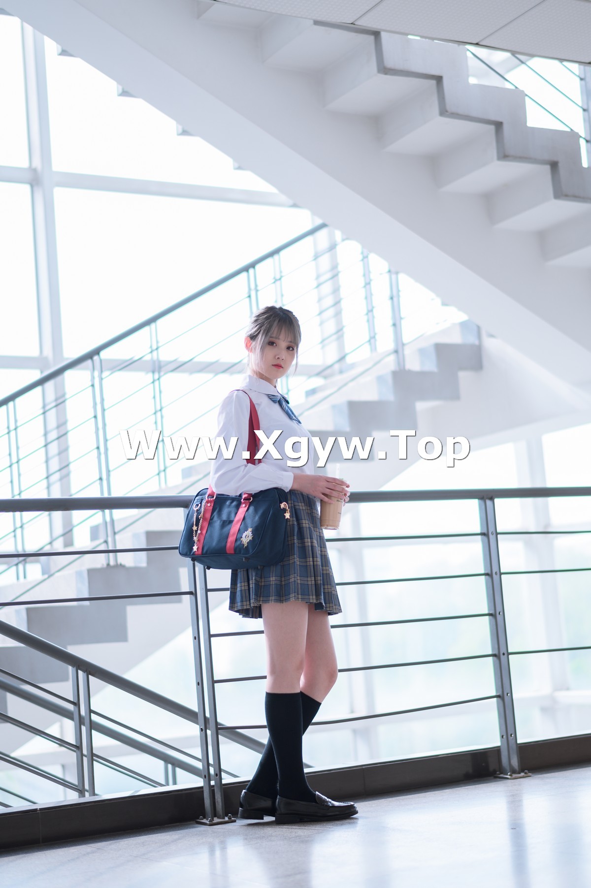 xgyw.top_Coser美女Akisoso秋楚楚双人调色主题校园内性感JK学生装秀美腿迷人写真46P