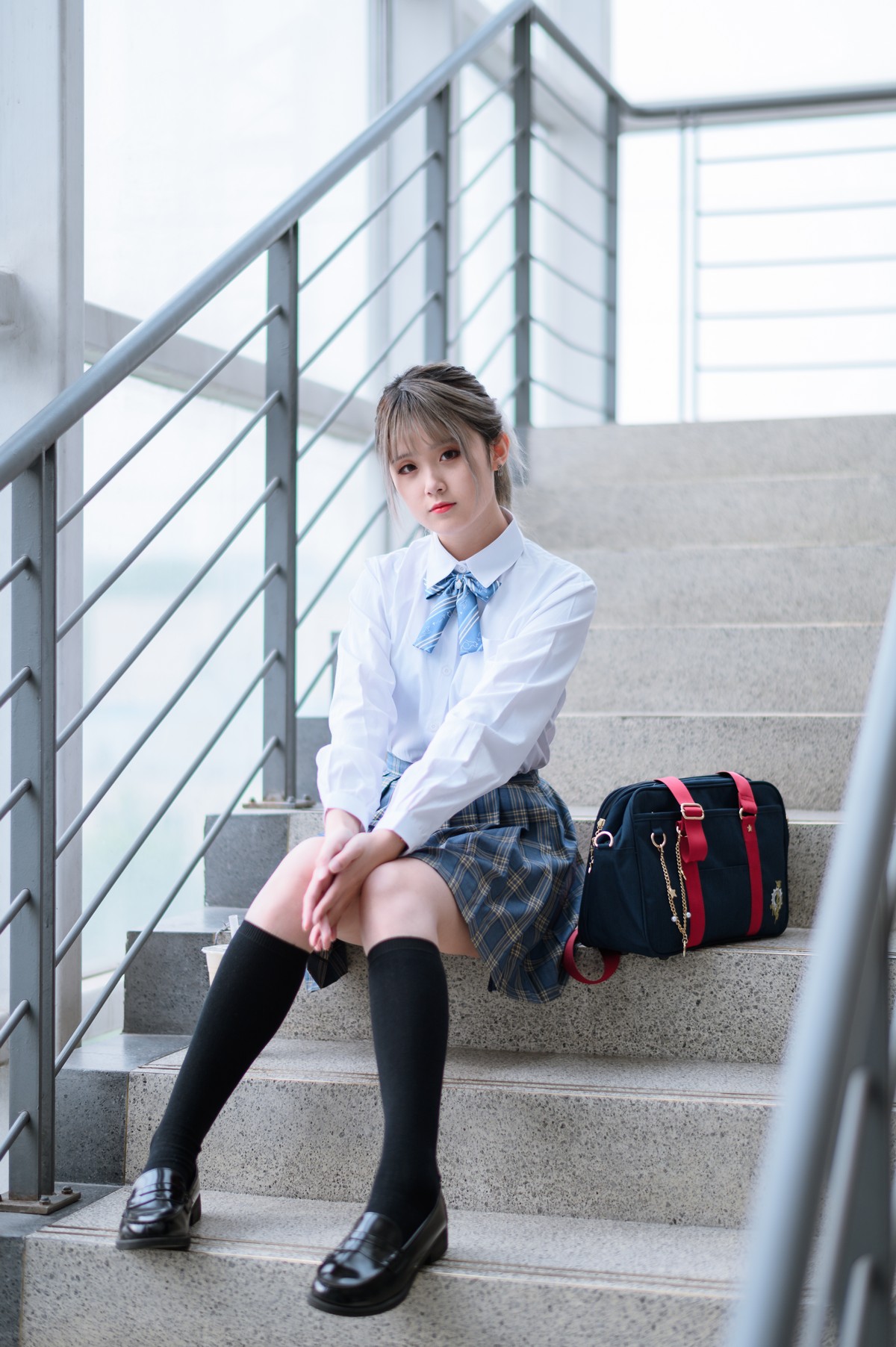 xgyw.top_Coser美女Akisoso秋楚楚双人调色主题校园内性感JK学生装秀美腿迷人写真46P