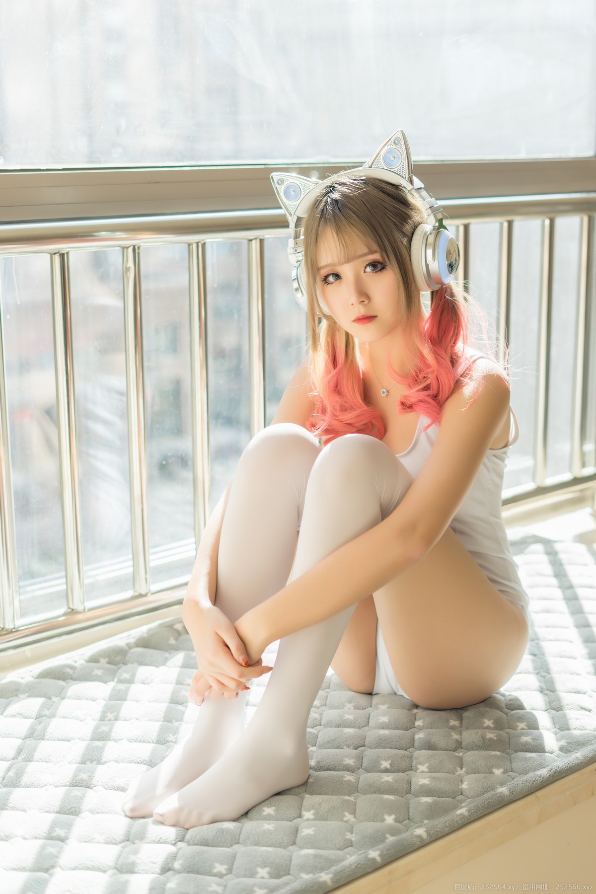xgyw.top_Coser美女Akisoso秋楚楚猫耳主题私房床上性感粉色分体式睡衣秀完美身材诱惑写真29P