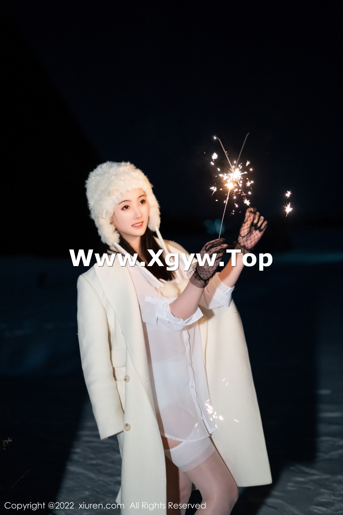 xgyw.top_XiuRen第4906期_模特Summer宝宝脱白色毛衣露性感白色内衣吊带白丝诱惑写真40P