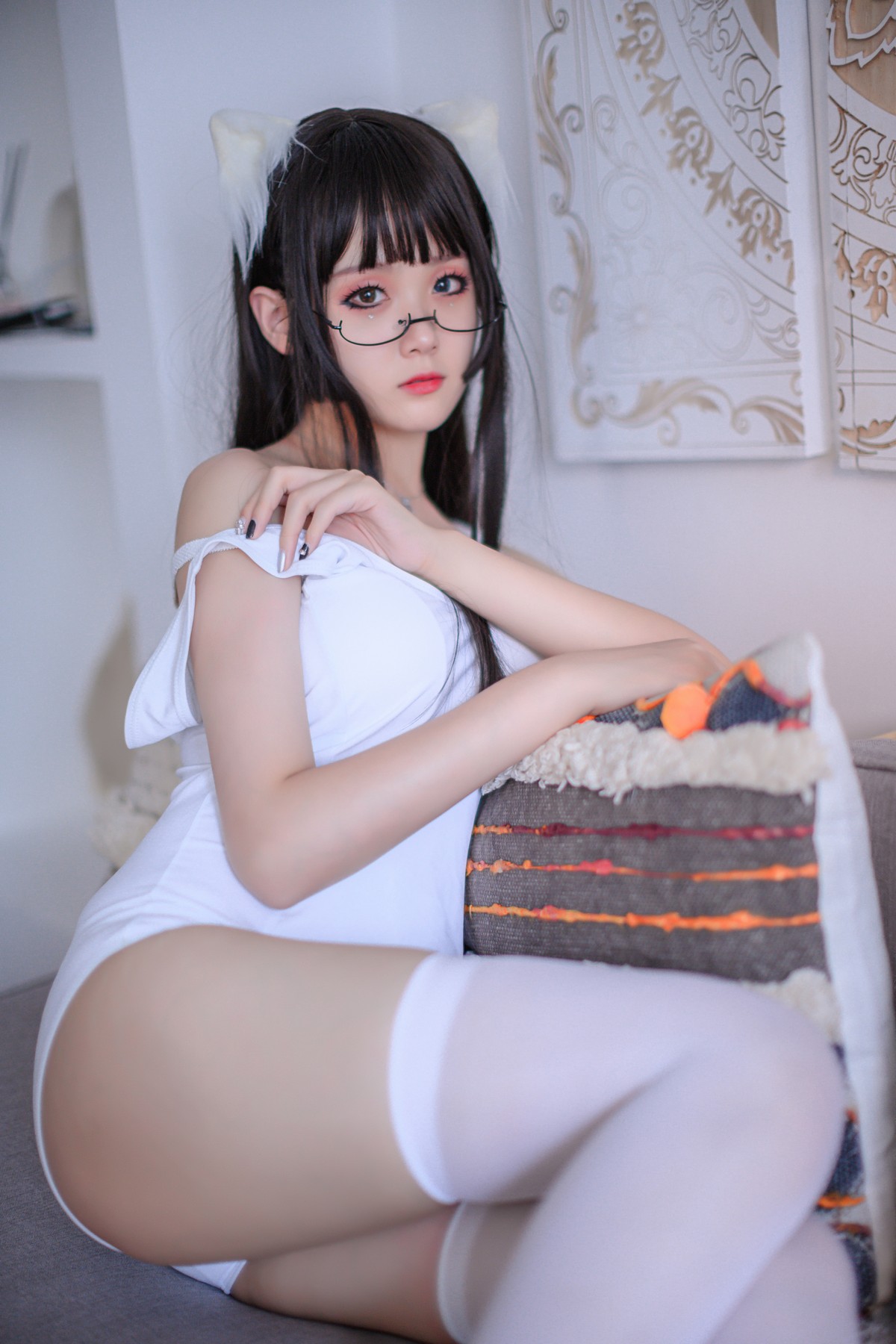 xgyw.top_Coser美女Akisoso秋楚楚死库水主题私房性感白色死库水配白丝袜迷人诱惑写真40P