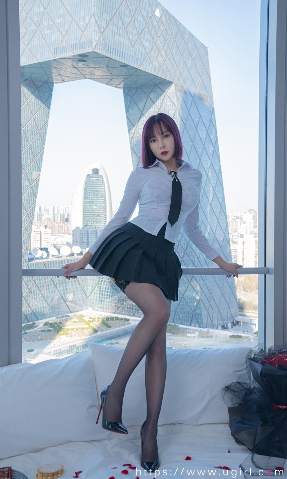 xgyw.top_[Ugirls爱尤物]No.2320_模特果儿Victoria脱白衬衣黑短裙露性感内衣配黑丝吊袜诱惑写真35P