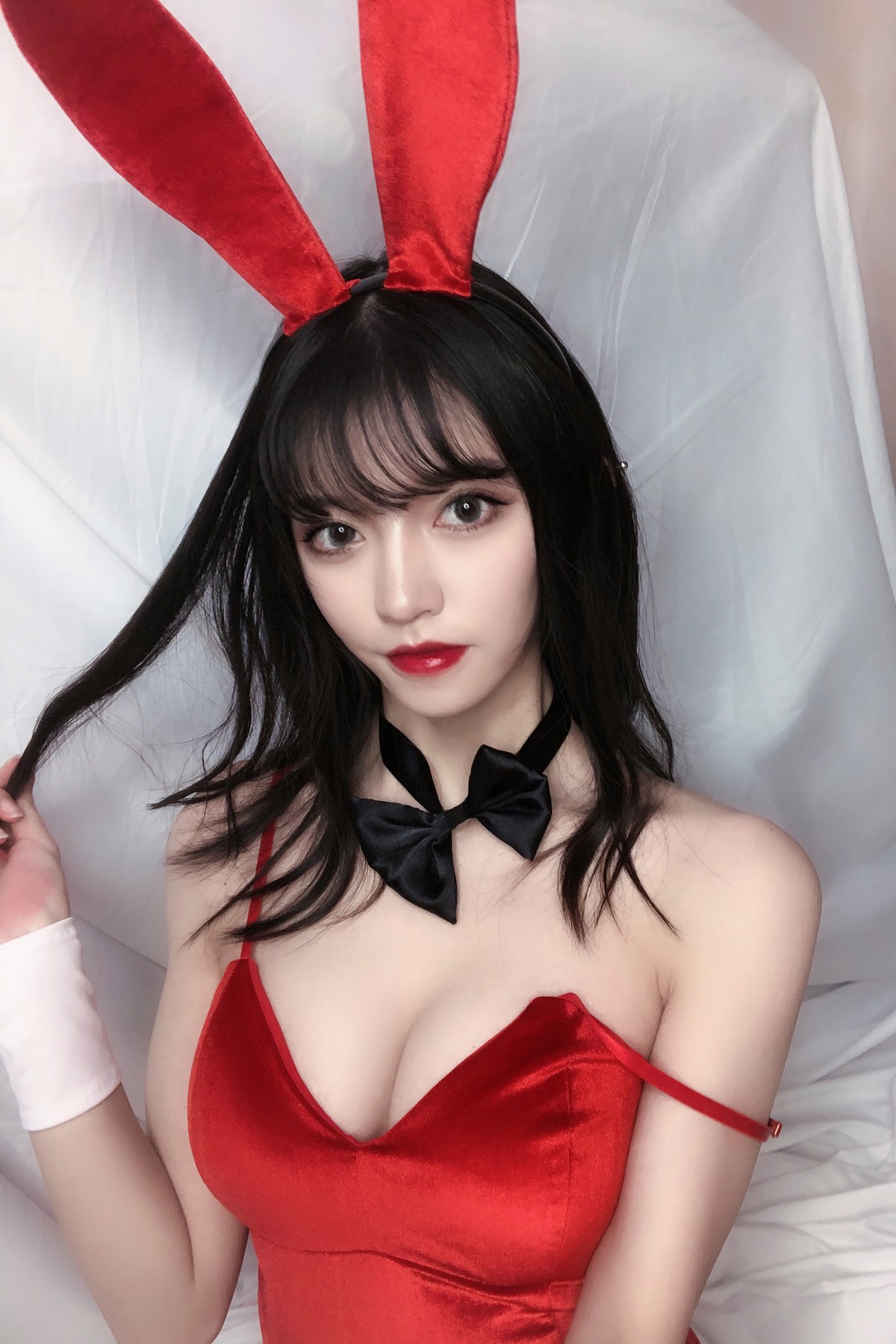 xgyw.top_动漫博主Kettoe红丝绒兔女郎主题私房性感红色深V吊带配蕾丝吊袜迷人诱惑写真64P