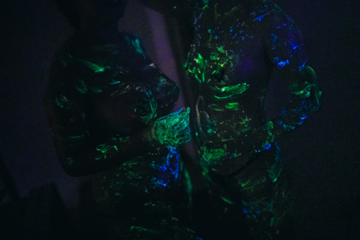 xgyw.top_微博红人甜糖大魔王双人抹油主题私房大尺度全裸秀油亮肌肤傲人豪乳诱惑写真40P