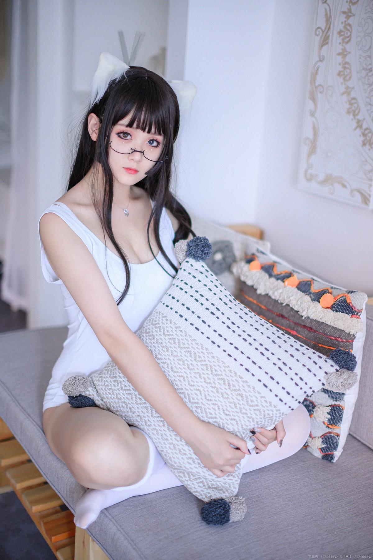 xgyw.top_Coser美女Akisoso秋楚楚死库水主题私房性感白色死库水配白丝袜迷人诱惑写真40P