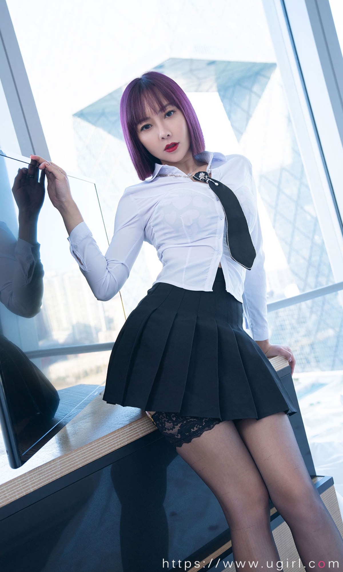 xgyw.top_[Ugirls爱尤物]No.2320_模特果儿Victoria脱白衬衣黑短裙露性感内衣配黑丝吊袜诱惑写真35P