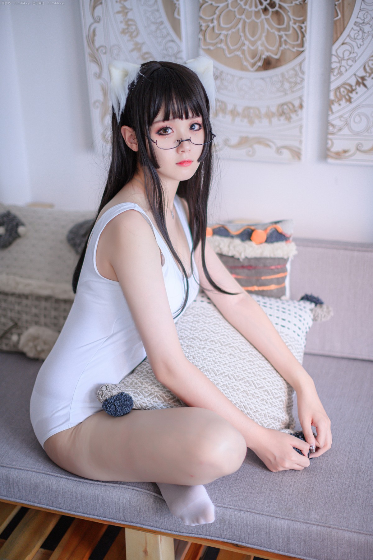 xgyw.top_Coser美女Akisoso秋楚楚死库水主题私房性感白色死库水配白丝袜迷人诱惑写真40P