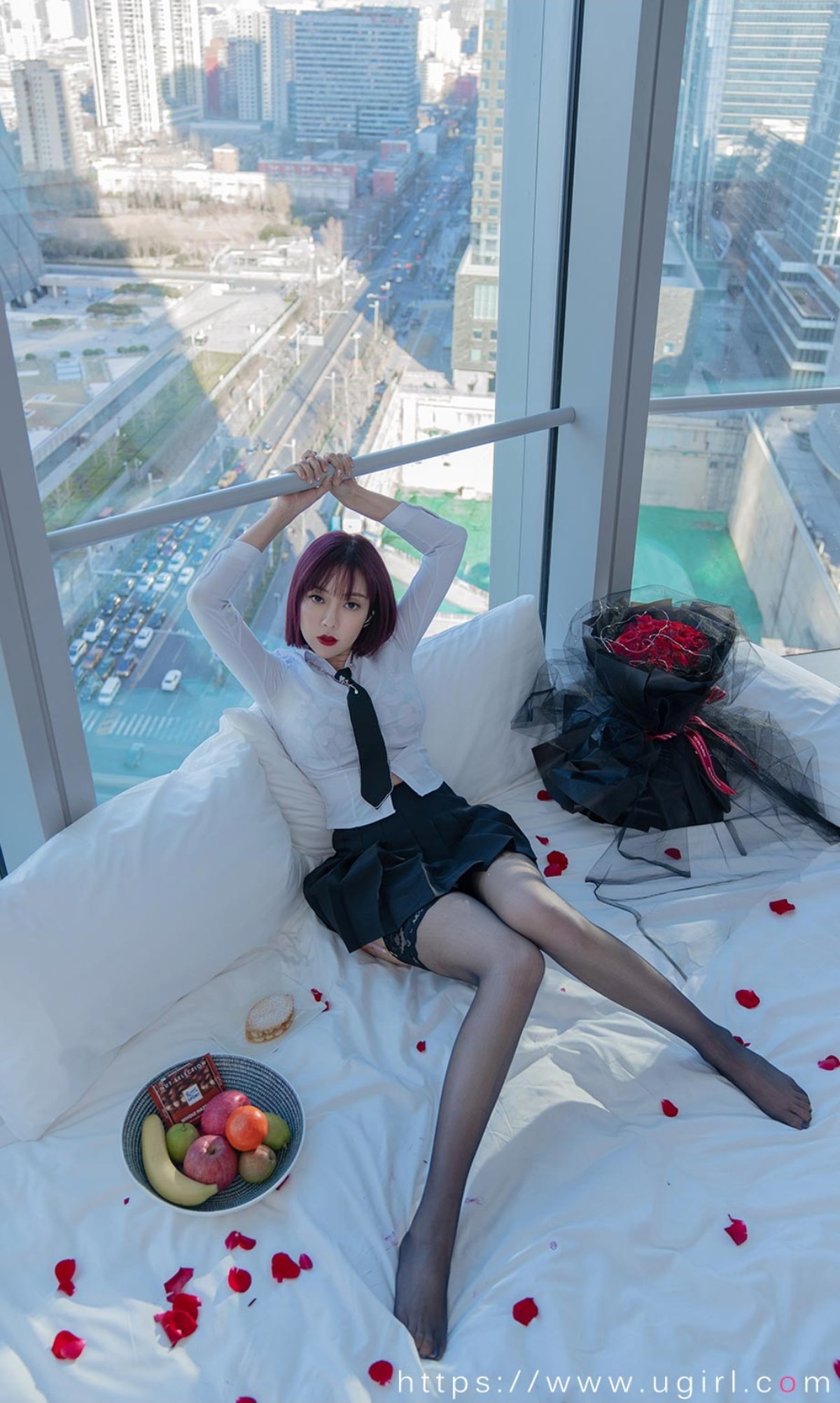 xgyw.top_[Ugirls爱尤物]No.2320_模特果儿Victoria脱白衬衣黑短裙露性感内衣配黑丝吊袜诱惑写真35P