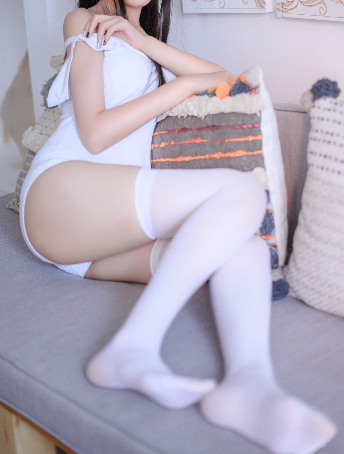 xgyw.top_Coser美女Akisoso秋楚楚死库水主题私房性感白色死库水配白丝袜迷人诱惑写真40P