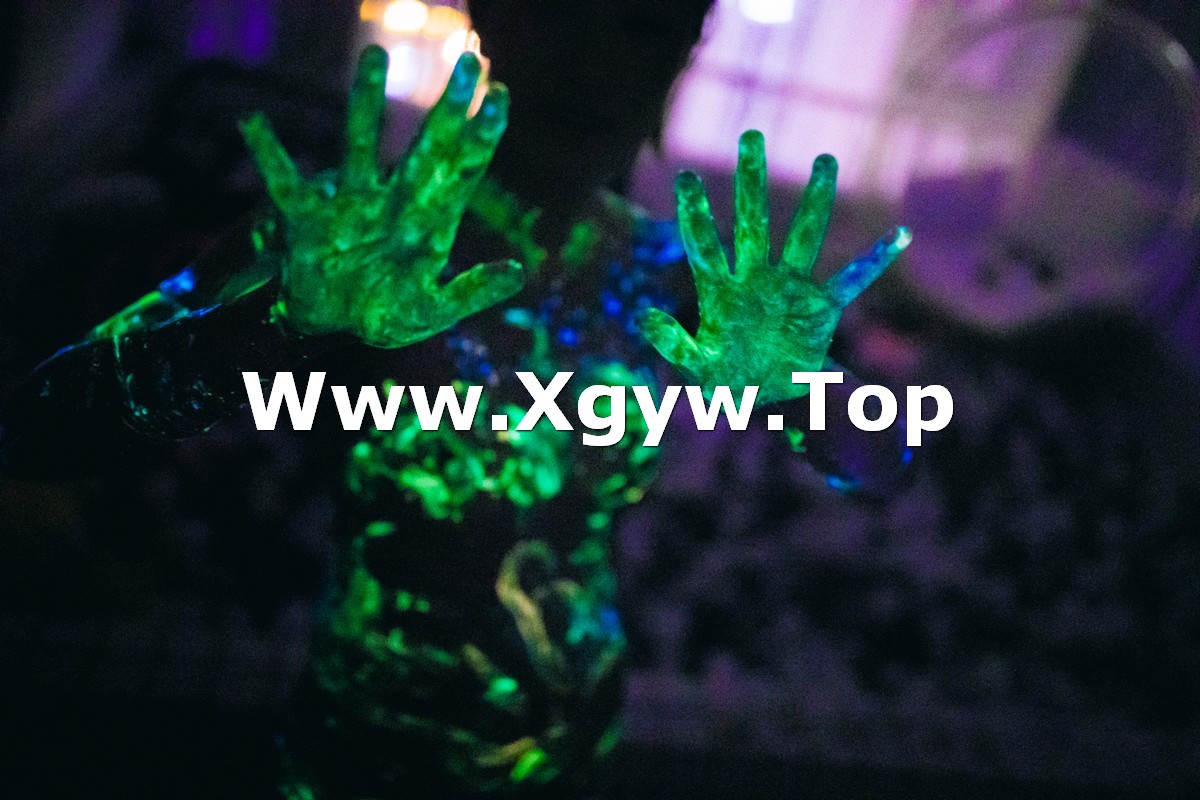 xgyw.top_微博红人甜糖大魔王双人抹油主题私房大尺度全裸秀油亮肌肤傲人豪乳诱惑写真40P