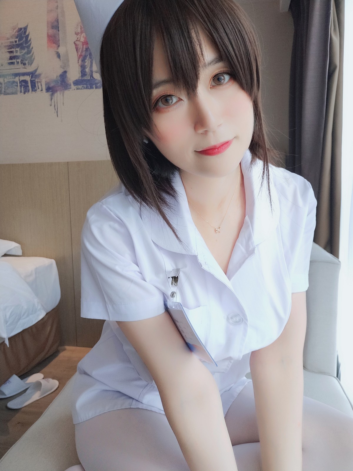 xgyw.top_Coser小姐姐白银81短发小护士主题私房性感黑色内衣配白丝裤袜迷人诱惑写真37P