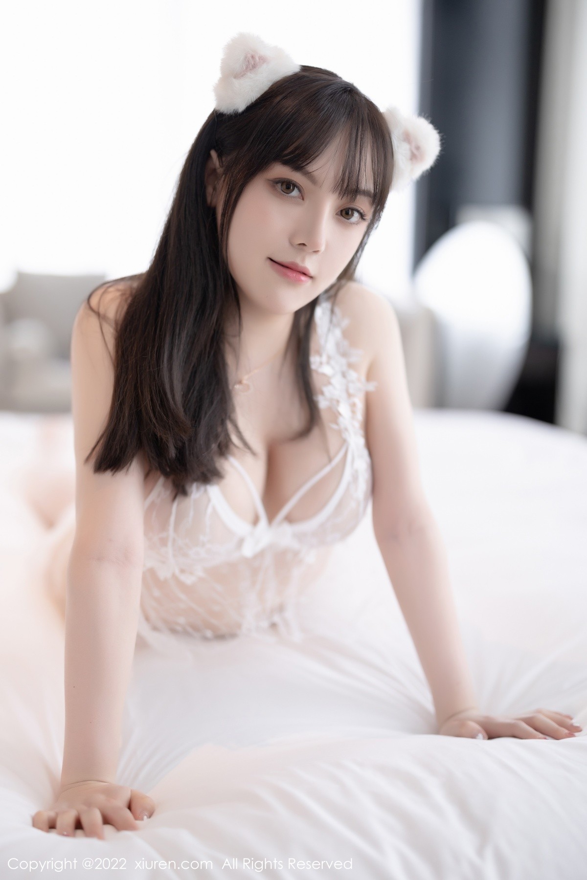xgyw.top_XiuRen第4919期_模特豆瓣酱厦门旅拍白色薄纱蕾丝内衣秀丰满身材惹火诱惑写真73P