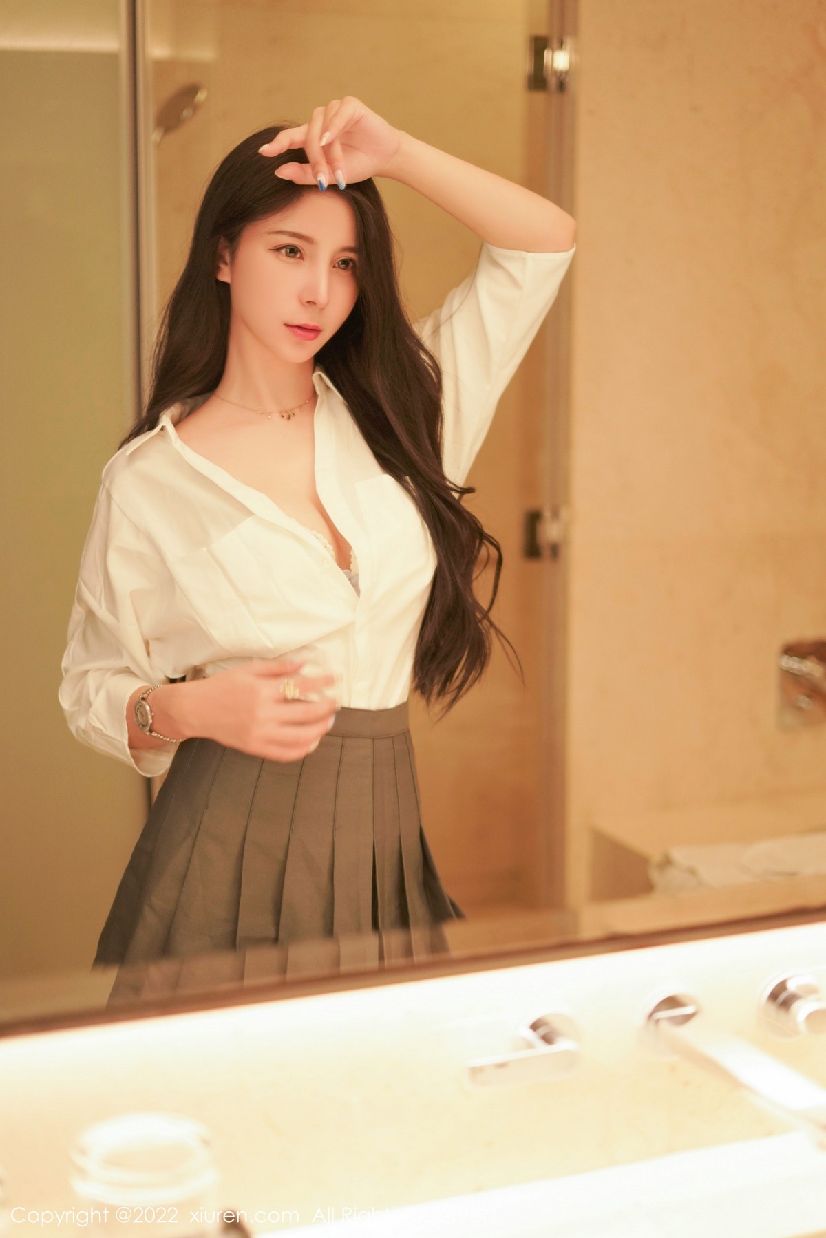 xgyw.top_XiuRen第4918期_模特小蛮妖Yummy性感白T配灰色短裙露白色蕾丝内衣诱惑写真52P