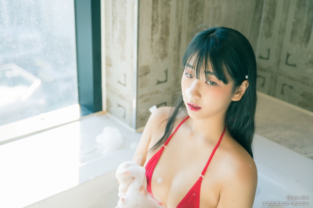 xgyw.top_韩国美女ggubbu泡泡浴主题私房浴室性感红色三点式比基尼秀丰满身材诱惑写真50P