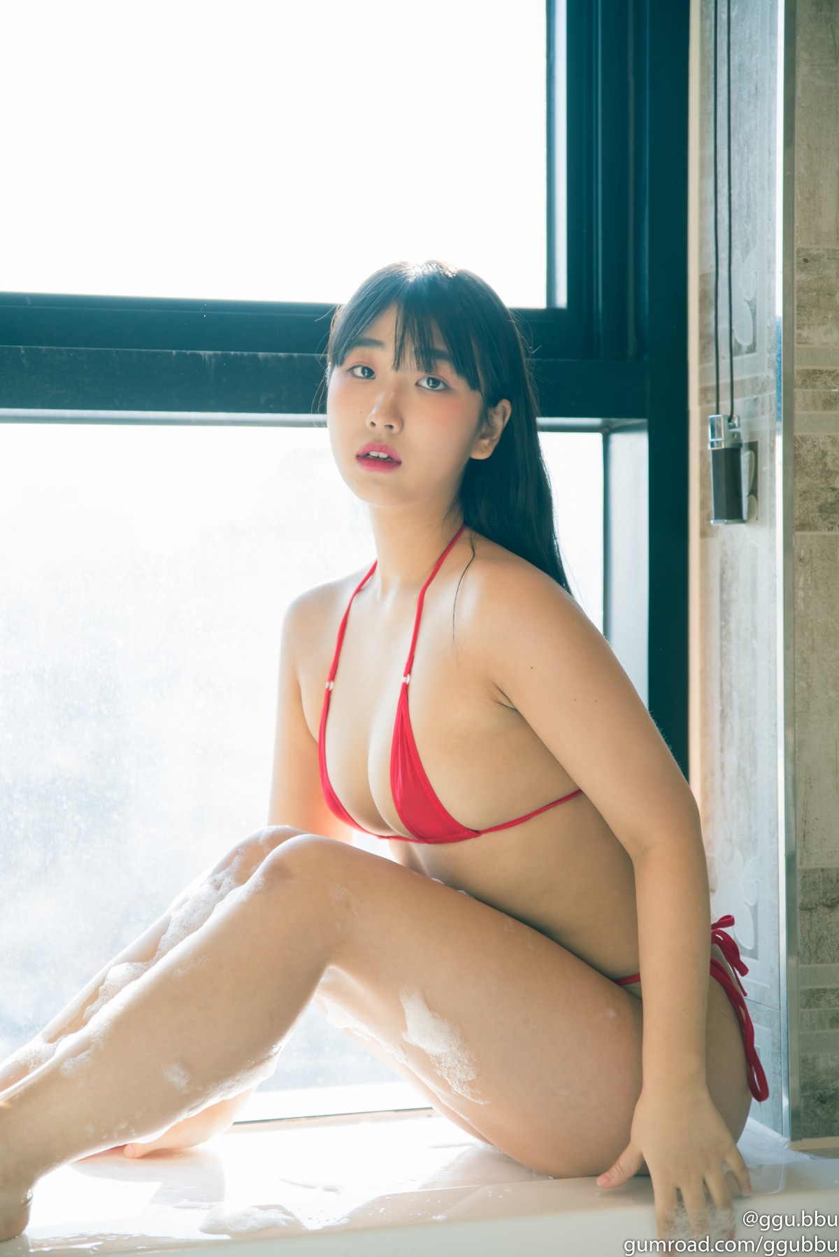 xgyw.top_韩国美女ggubbu泡泡浴主题私房浴室性感红色三点式比基尼秀丰满身材诱惑写真50P