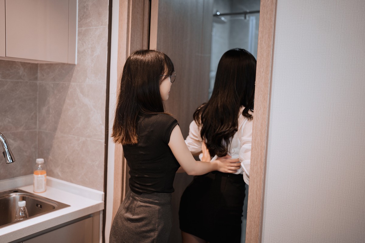 xgyw.top_网络美女rioko凉凉子&面饼仙儿双人黑丝主题私房OL制服下超薄黑丝秀美腿诱惑写真91P