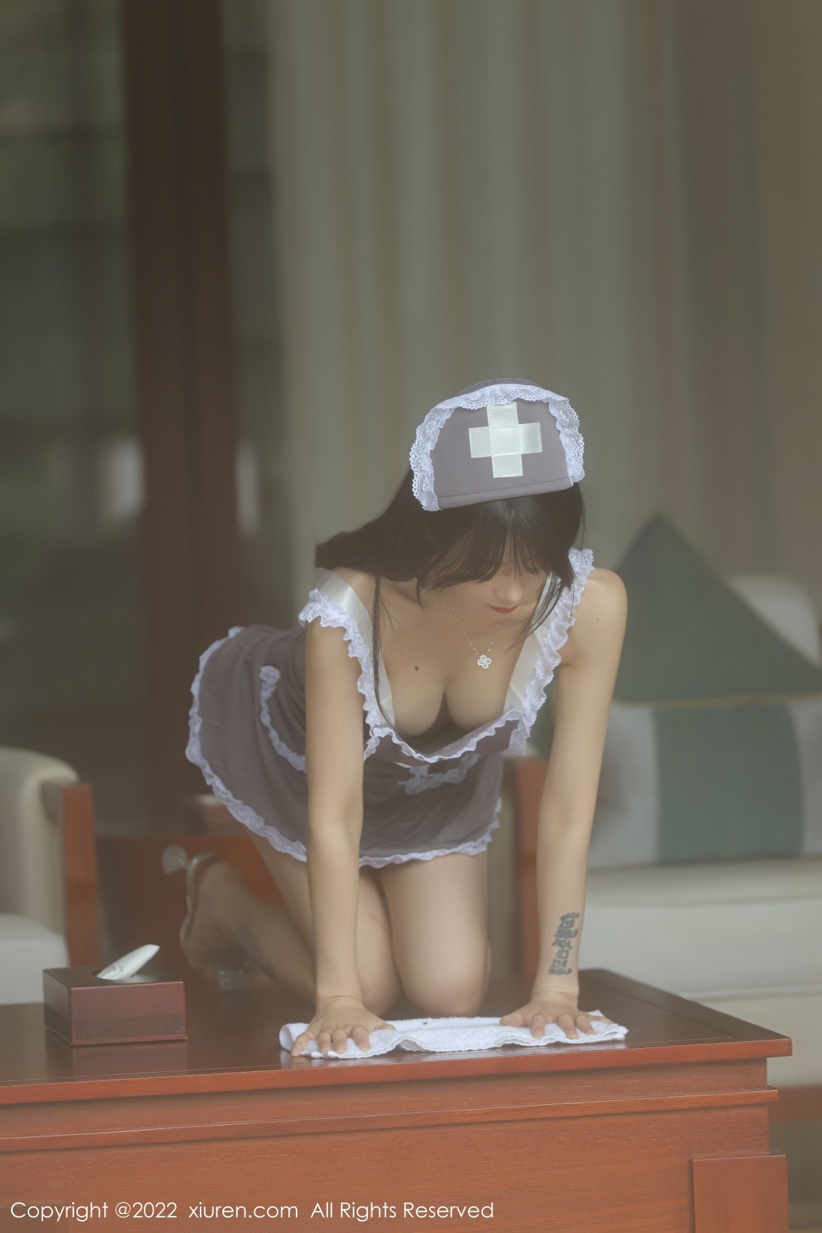 xgyw.top_XiuRen第4924期_模特佘贝拉bella海南岛旅拍私房脱灰色女仆装秀完美身材诱惑写真76P