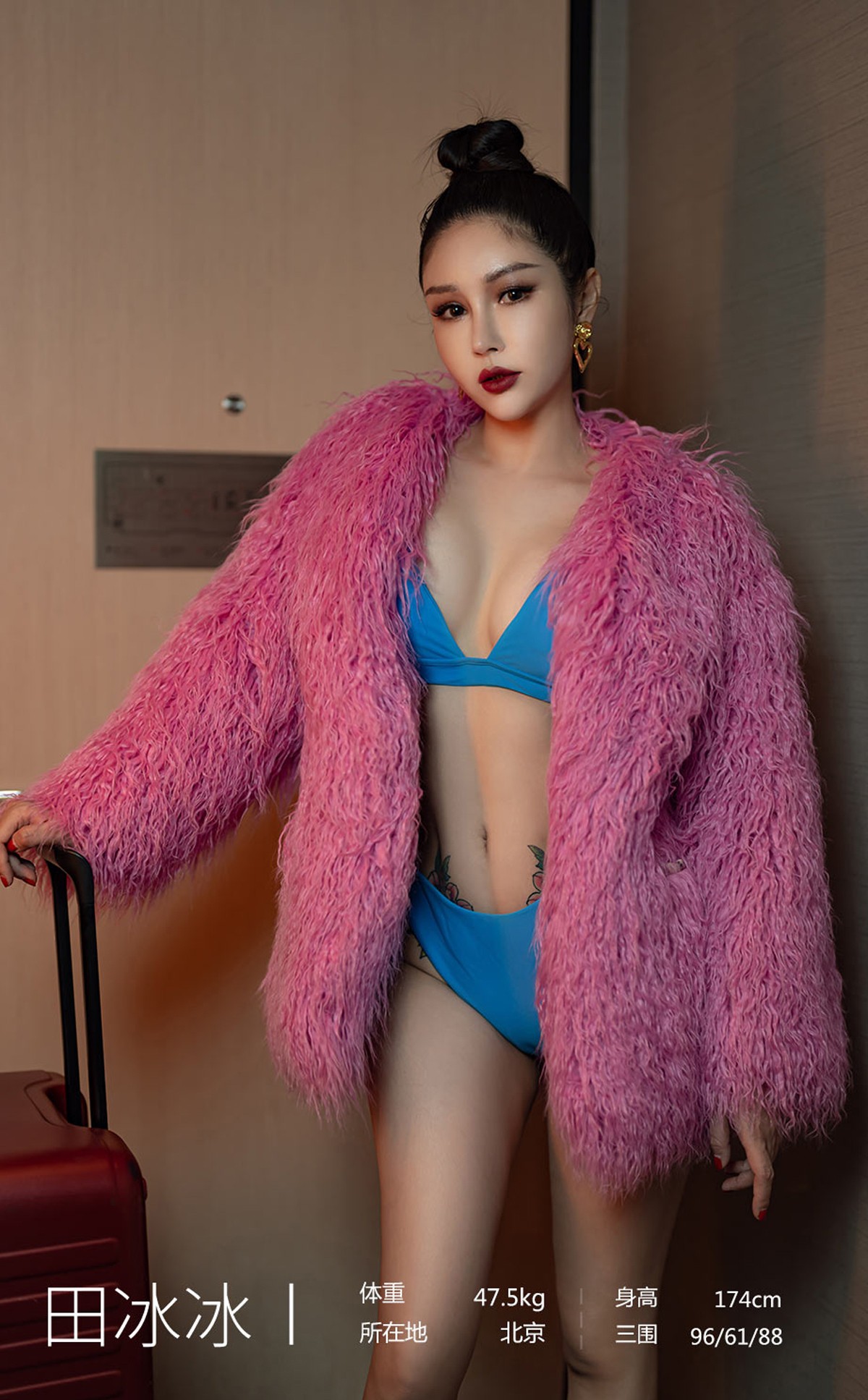 xgyw.top_[Ugirls爱尤物]No.2323_模特田冰冰私房粉色绒毛服饰下性感比基尼秀完美身材诱惑写真35P