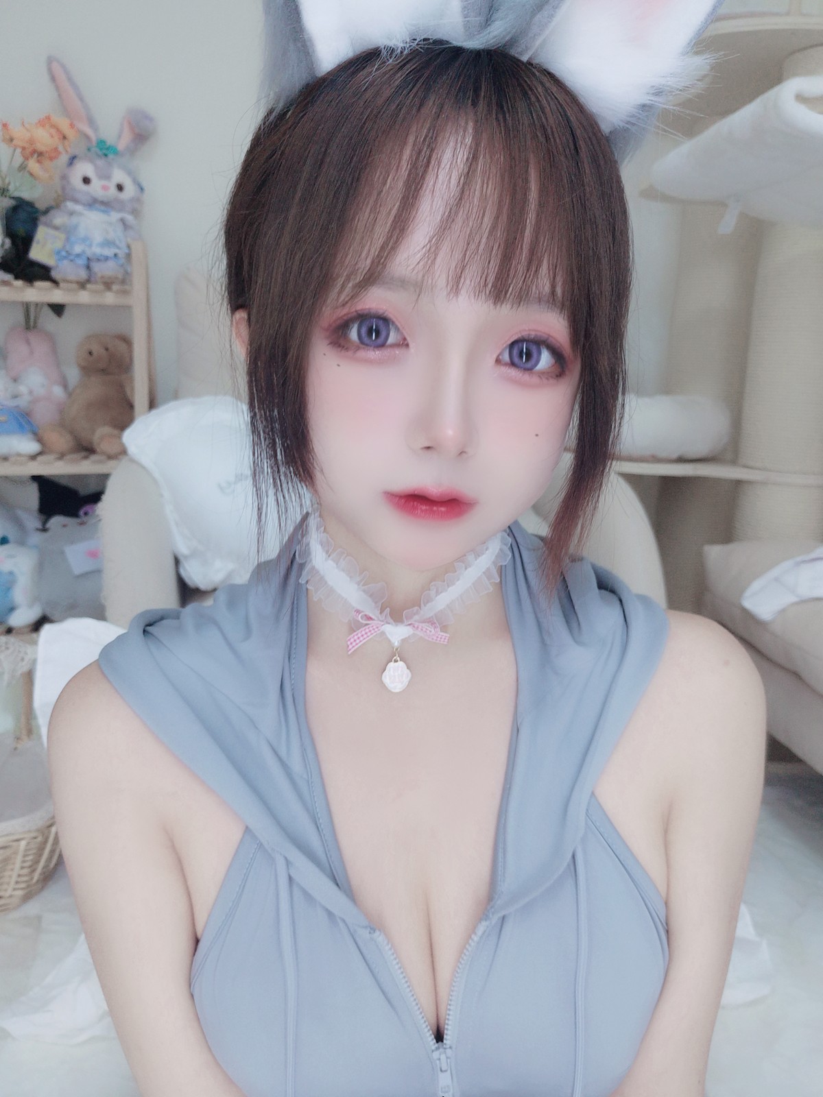 xgyw.top_Cosplay美女日奈娇兔兔卫衣主题私房低胸高叉连体衣露白色内衣秀豪乳诱惑写真65P