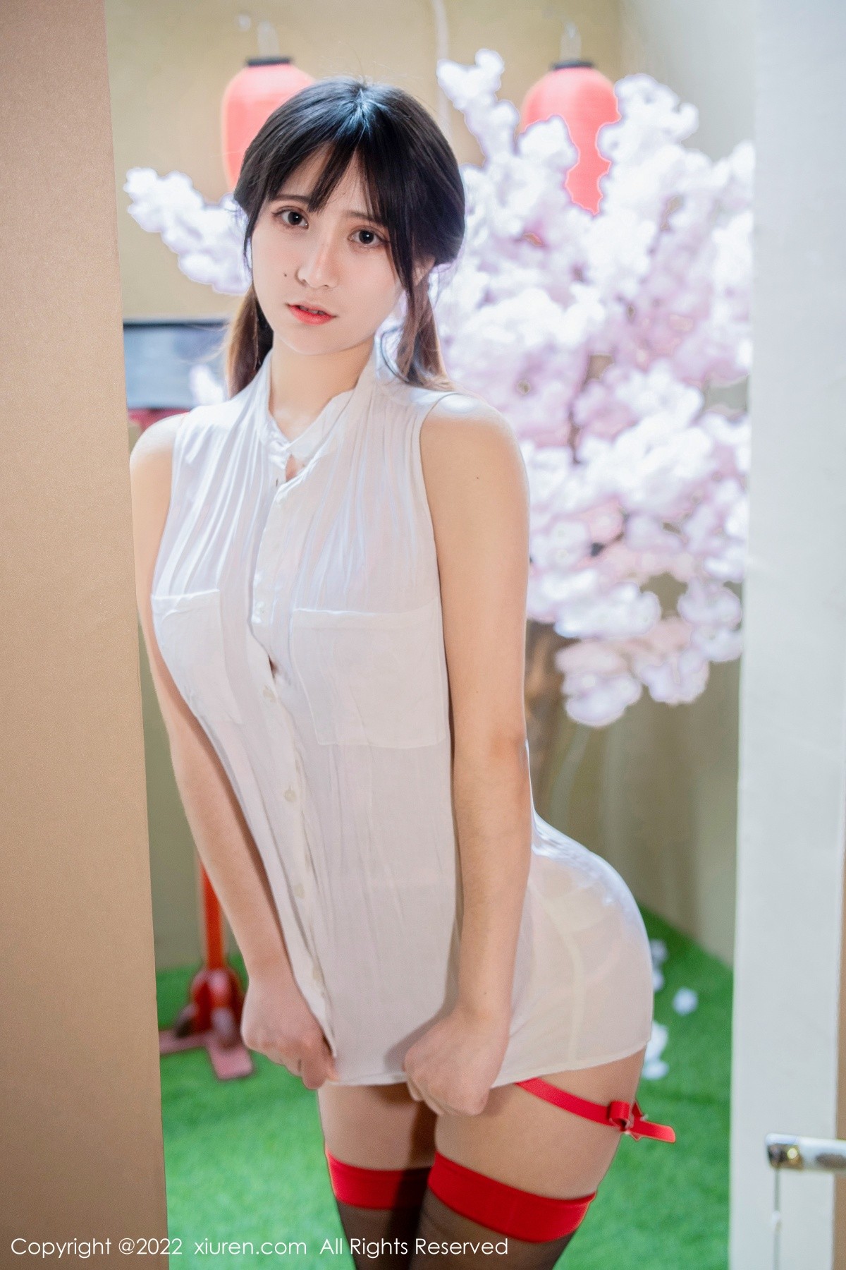 xgyw.top_XiuRen第4930期_模特久久Aimee半脱白上衣露红色带子情趣装秀豪乳翘臀诱惑写真62P